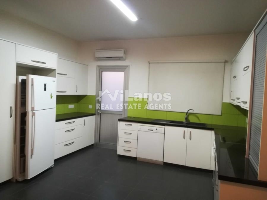 (Аренда) Жилая Особняк || Лимассол/Лимассол - 225 кв.м, 4 Спальня/и, 2.200€ 