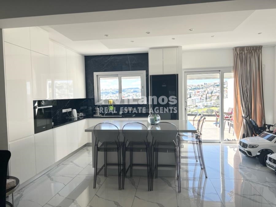 (Аренда) Жилая Особняк || Лимассол/Лимассол - 160 кв.м, 3 Спальня/и, 4.000€ 